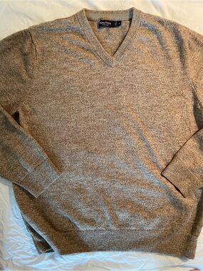 Nautica Men's Heathered Beige V-Neck Sweater